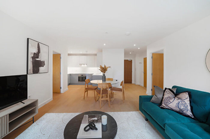 2 Bedroom Apartment To Rent In Guild Point, B5
