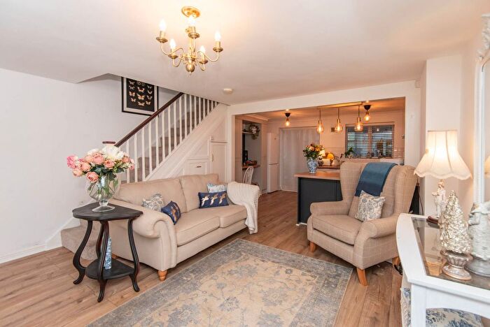 3 Bedroom Semi-Detached House For Sale In Baker Street, Dinnington, S25