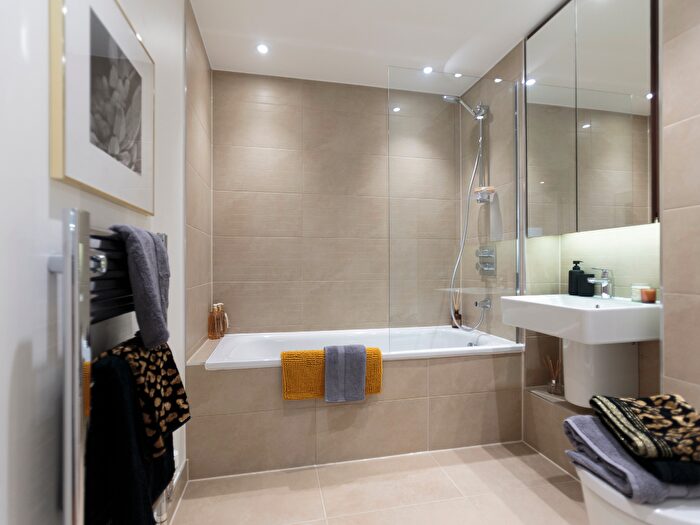 2 Bedroom Flat For Sale In Mullins Place, London, SW4