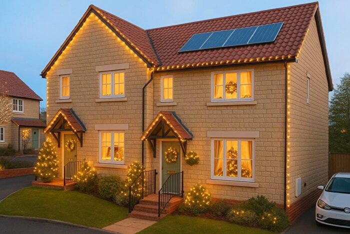 3 Bedroom Semi Detached House For Sale In Hopton Rise, Malmesbury, SN16