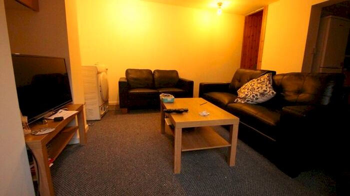 3 Bedroom Terraced House To Rent In Royal Park Avenue, Hyde Park, Leeds, LS6