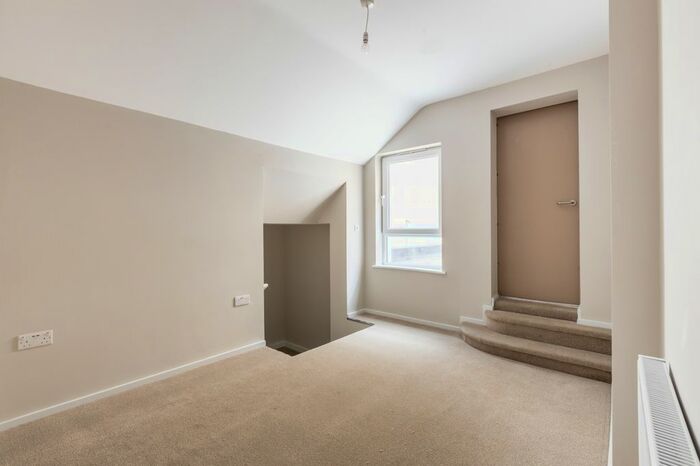 1 Bedroom Flat To Rent In High Street, Sutton, SM1