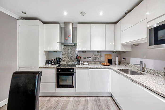 2 Bedroom Apartment For Sale In Leamore Court, Meath Crescent, London, E2 - Photo 2