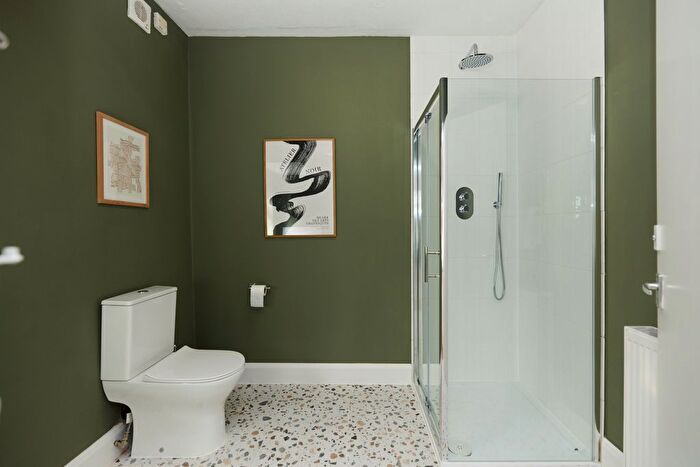 4 Bedroom Semi Detached House To Rent In Randall Avenue, NW2