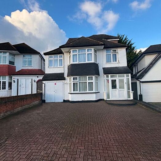 5 Bedroom Detached House For Sale In Kings Drive, Edgware, Middlesex, HA8