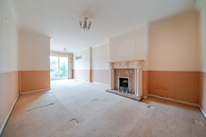 3 Bedroom Semi-Detached House For Sale In Derrymore Road, Willerby, HU10