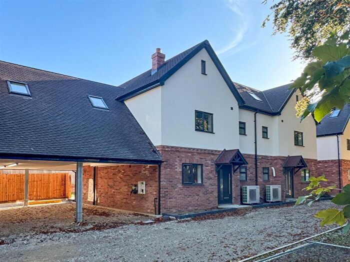 4 Bedroom Semi-Detached House For Sale In Kingsbridge Way, Kennett, CB8