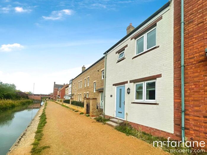 3 Bedroom Semi-Detached House For Sale In Mattocks Path, Swindon, SN1