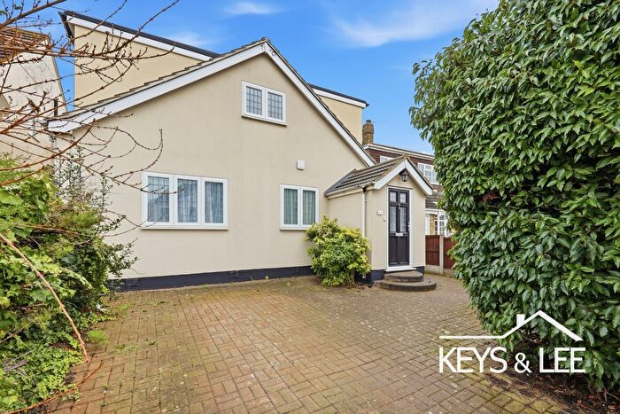 4 Bedroom Detached House For Sale In Felstead Road, Romford, RM5