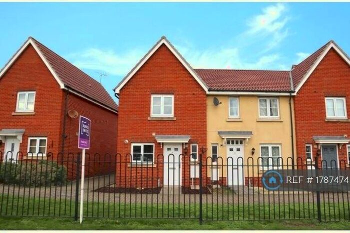 2 Bedroom End Of Terrace House To Rent In Abbey Path, Laindon, Basildon, SS15