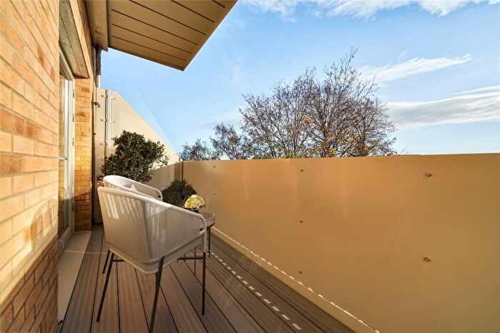 2 Bedroom Apartment For Sale In Hadlow Road, Sidcup, DA14