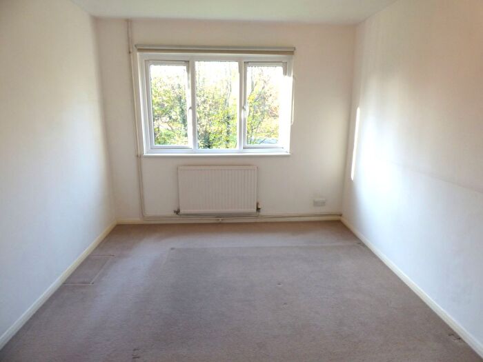 1 Bedroom Flat To Rent In Merrylands Road, Great Bookham, Bookham, Leatherhead, KT23