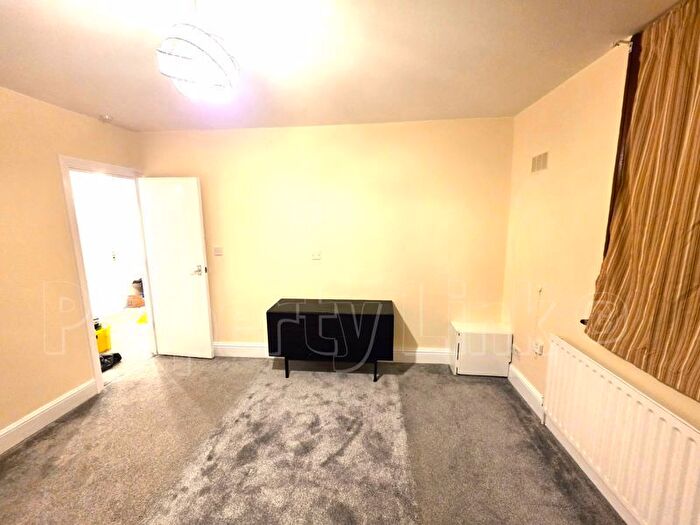 4 Bedroom Flat To Rent In Ripple Road, Barking, IG11