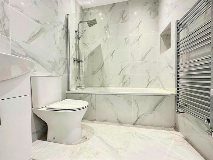 2 Bedroom Flat To Rent In Regents Park Road, London, N3