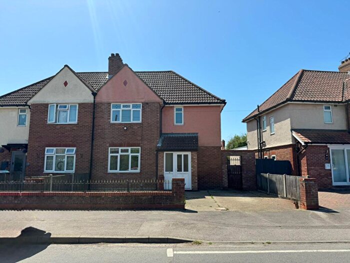 3 Bedroom Semi-Detached House For Sale In Spenser Road, Ipswich, IP1