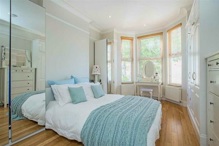 2 Bedroom Apartment To Rent In Heslop Road, Balham, SW12