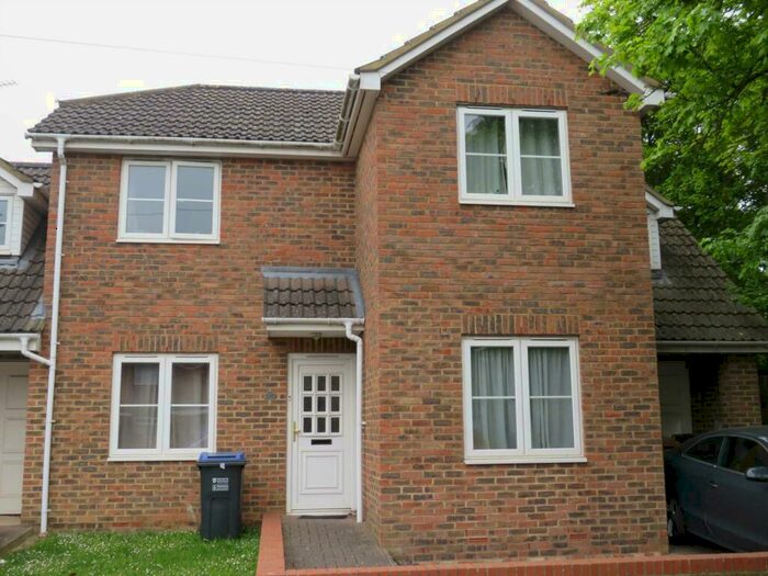 4 Bedroom Link Detached House To Rent In Ely Close, Hatfield, AL10