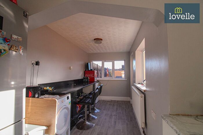 3 Bedroom Terraced House For Sale In Stanley Street, Grimsby, DN32