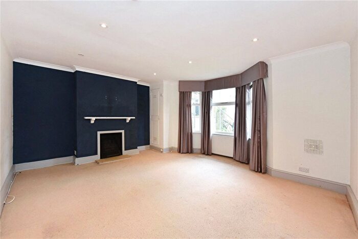 2 Bedroom Flat To Rent In Moore Park Road, Fulham, London, SW6