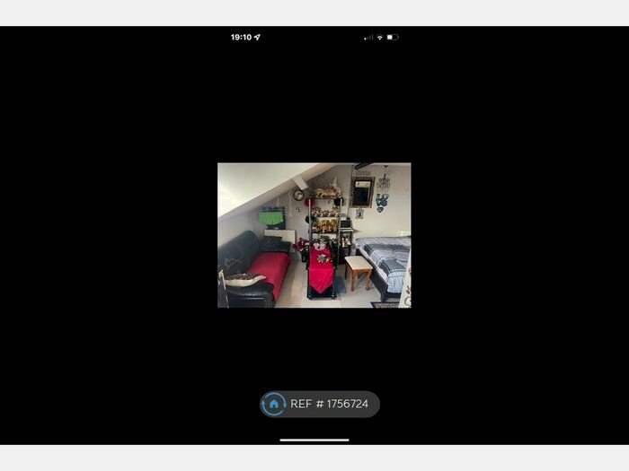 Studio To Rent In Clifton Place, Newport, NP20