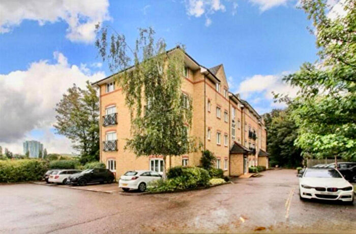 2 Bedroom Apartment For Sale In Hardings Close, Hemel Hempstead, HP3