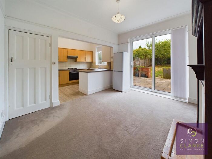 3 Bedroom Terraced House To Rent In Hamilton Way, Finchley, N3