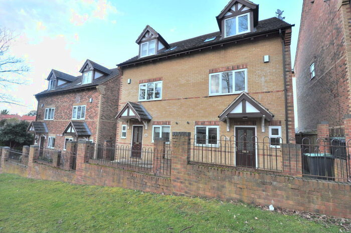 3 Bedroom Semi-Detached House To Rent In Evelyn Walk, Raunds, NN9