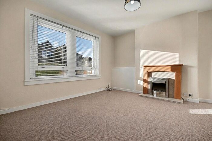 2 Bedroom Flat To Rent In Holmes Avenue, Renfrewshire, Renfrew, PA4