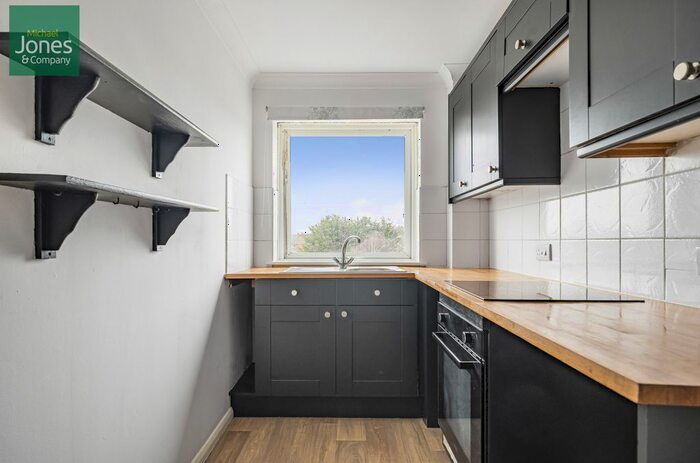 1 Bedroom Flat To Rent In Western Lodge, Cokeham Road, Sompting, Lancing, BN15