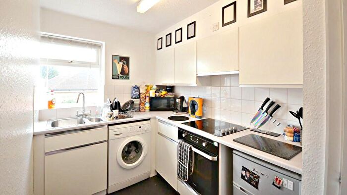 1 Bedroom Apartment To Rent In High Street, Burnham, SL1