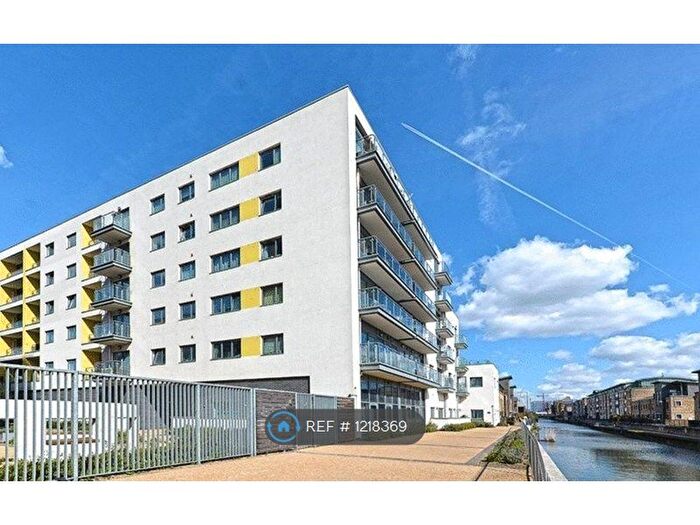 2 Bedroom Flat To Rent In Aqua Vista Square, London, E3