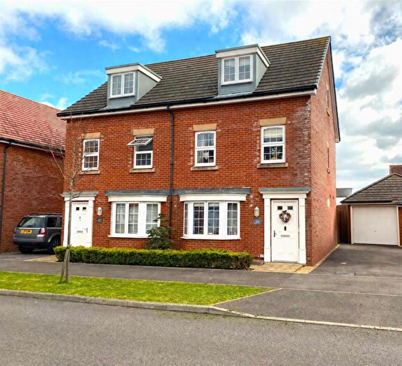 3 Bedroom Semi-Detached House For Sale In Thompson Grove, Littlehampton, BN17