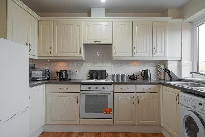 2 Bedroom Apartment For Sale In Grebe Close, Dunston, Gateshead, Tyne And Wear, NE11