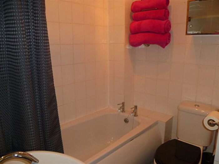 1 Bedroom Flat To Rent In Common Road, Langley, Slough, SL3