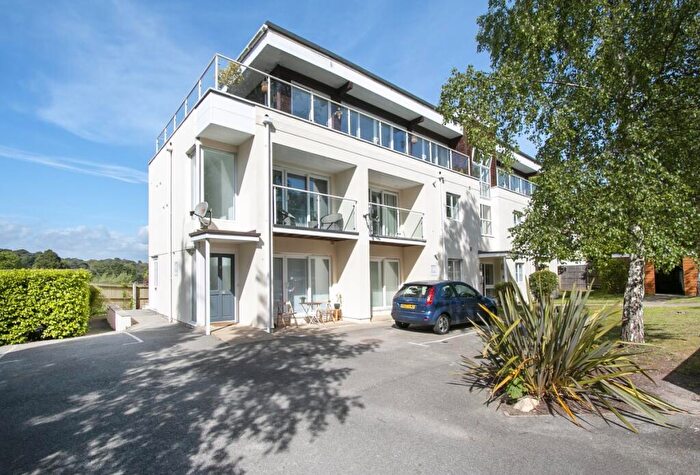 1 Bedroom Flat To Rent In Snowdon Road, Westbourne, BH4