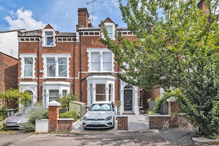 2 Bedroom Apartment To Rent In Cromwell Avenue, Highgate, N6
