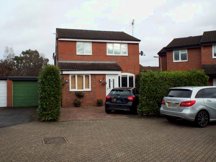4 Bedroom Detached House To Rent In Fleet Close, Woosehill RG41
