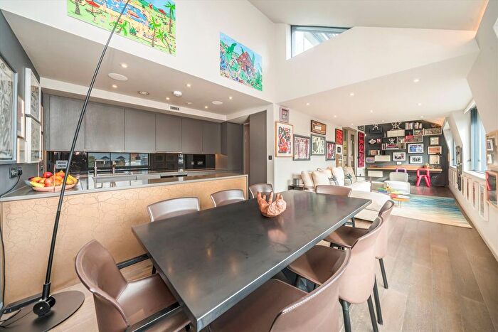 2 Bedroom Flat For Sale In Rosebery Avenue, Clerkenwell, EC1R