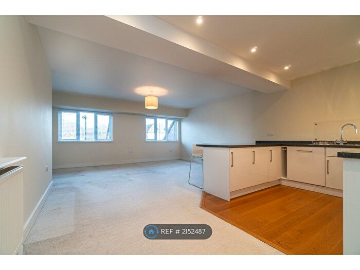 2 Bedroom Flat To Rent In Maidenbower Square, Crawley, RH10