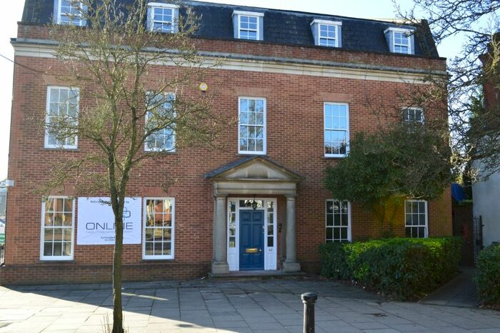 1 Bedroom Flat To Rent In Broad Street, Wokingham, RG40