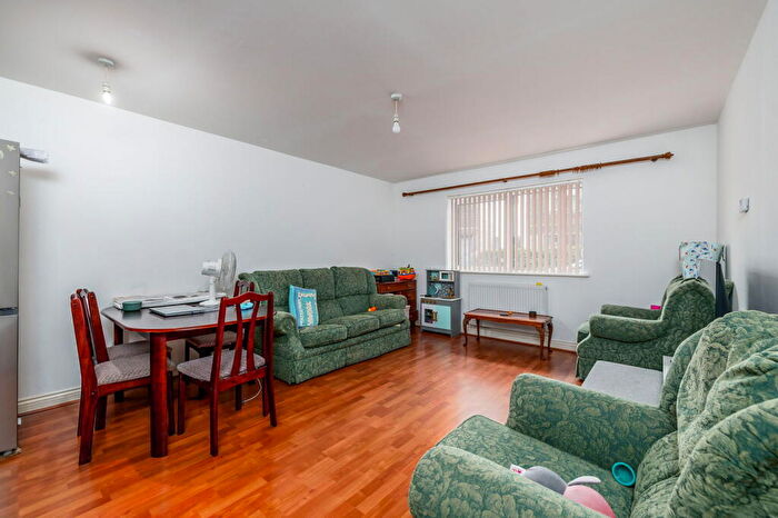 2 Bedroom Flat For Sale In Endeavour Court, Plymouth, Devon, PL1