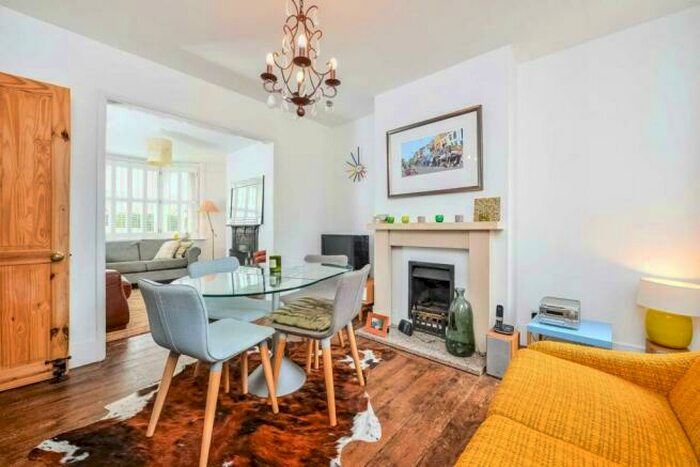 3 Bedroom Semi-Detached House To Rent In New Street, Horsham, RH13