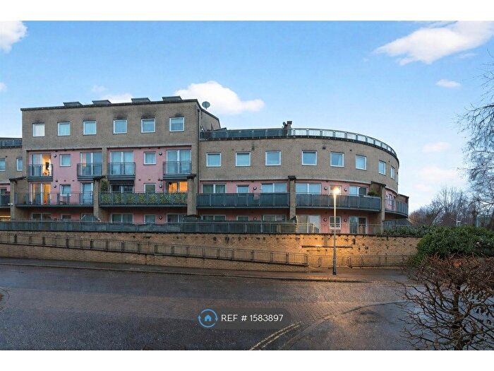 2 Bedroom Flat To Rent In Wooldridge Close, Feltham, TW14