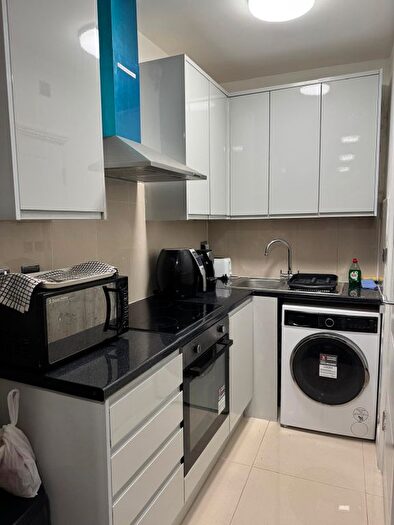 Studio To Rent In De Havilland Road, Edgware, Greater London, HA8