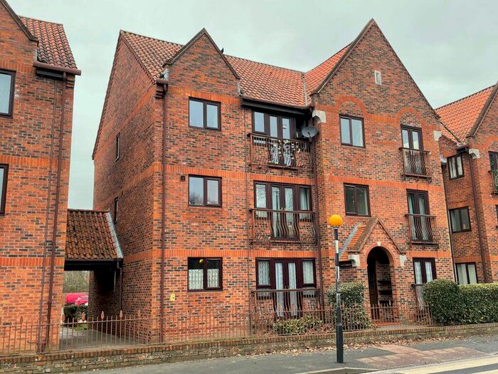 2 Bedroom Flat To Rent In Highwoods, CO4