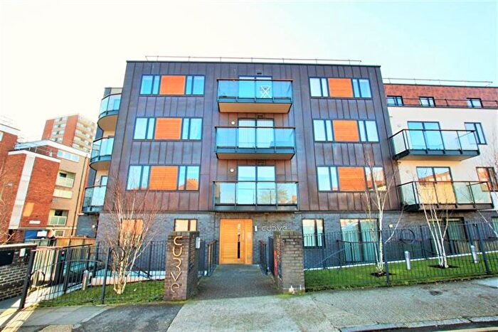2 Bedroom Flat To Rent In Curve Court, Victoria Road, Hendon, NW4