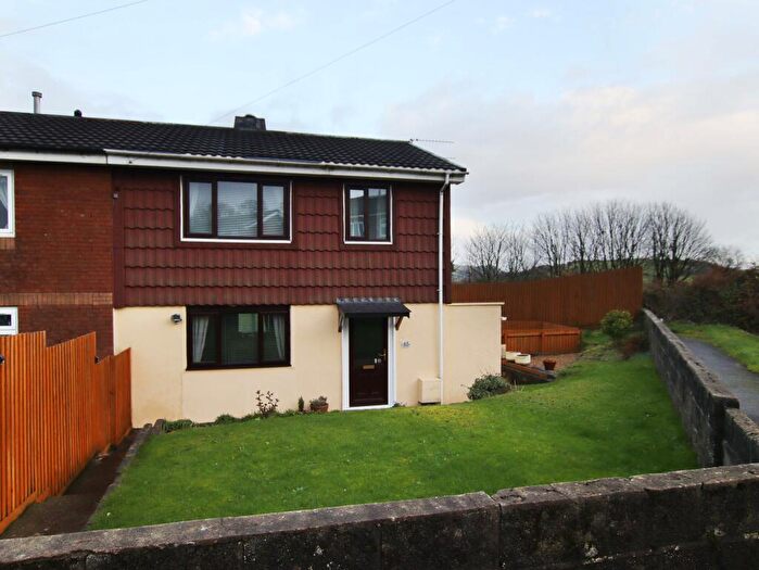 3 Bedroom Semi-Detached House To Rent In Dan Caerlan, Llantrisant, CF72