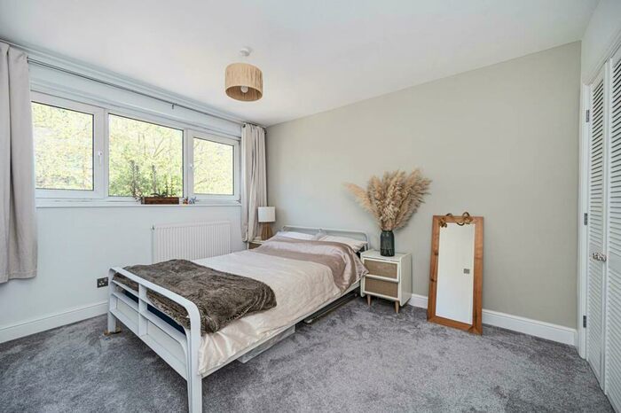 2 Bedroom Flat To Rent In Ravenscroft Street, , Shoreditch, London, E2