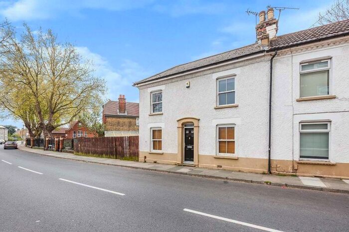 2 Bedroom End Of Terrace House To Rent In Dover Road East, Gravesend, Kent, DA11