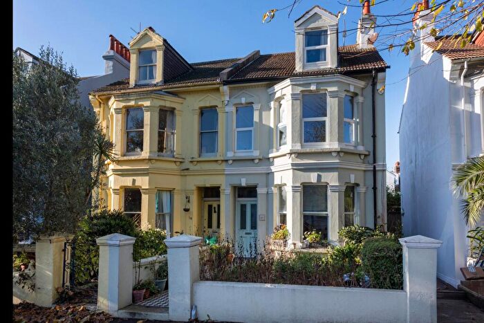 1 Bedroom Flat To Rent In Westbourne Gardens, Hove, BN3
